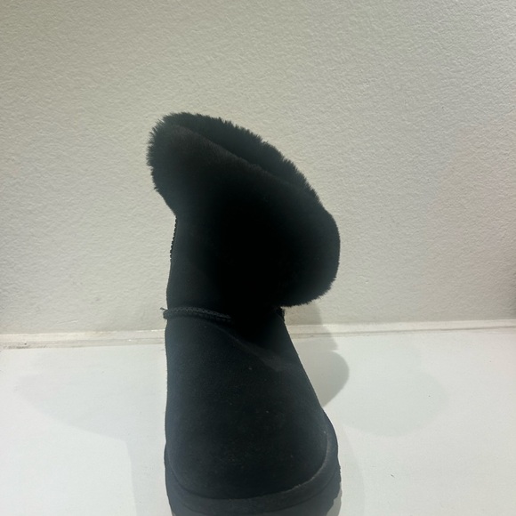 Worn once, black ugg boots, size 7 women - Picture 4 of 4